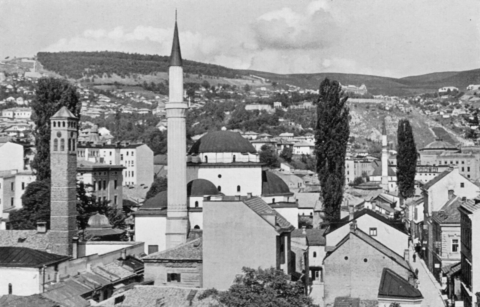 Black-and-white photograph of the Gazi Husrev-beg Mosque taken in 1932, showing the courtyard and the main dome from a corner of Baščaršija.