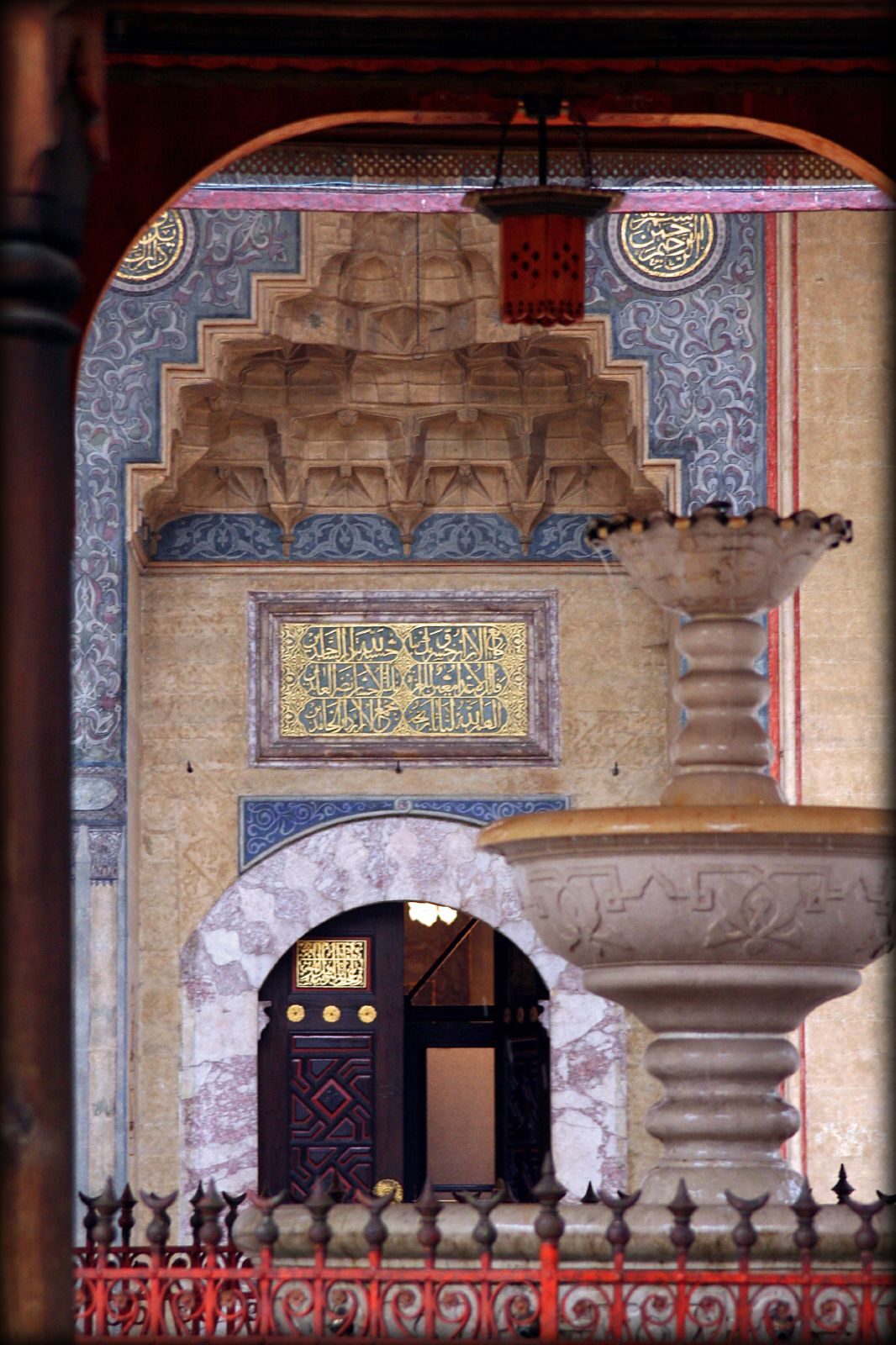 The courtyard of Gazi Husrev-beg's Mosque, with the şadırvan (ablutions fountain) at the centre.
